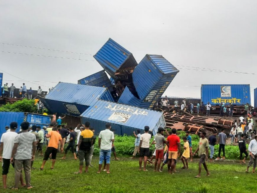 Kanchanjungha Express Train Accident: Pilot of Goods Train Among 15 Killed, Over 40 Injured | List of Patients Here