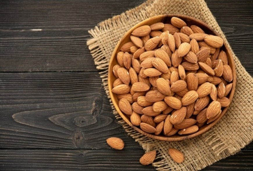 What Happen When You Eat Almonds Everyday in Summer? Expert Speaks
