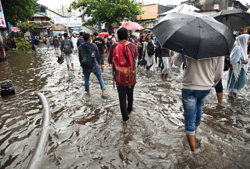 Mumbai Rains LIVE: Heavy Rainfall Lashes Parts of City; Schools Shut, Red Alert Issued