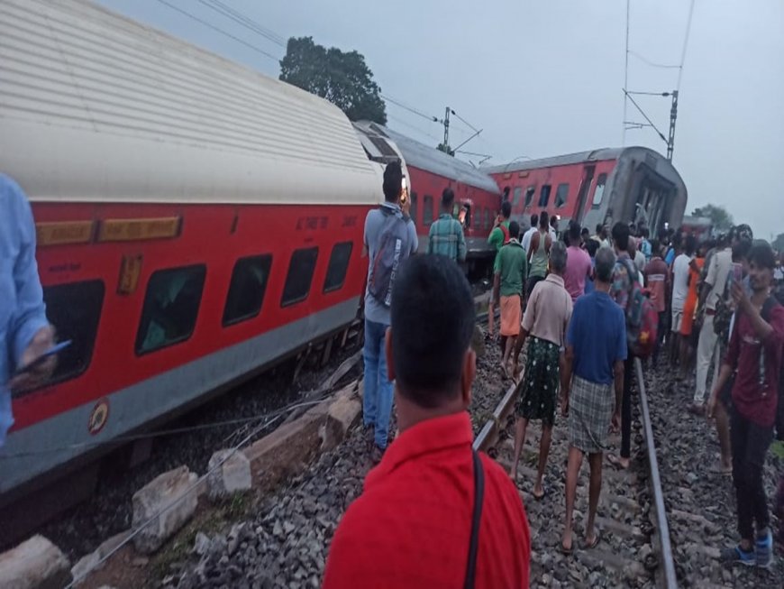 Two Killed, 20 Injured as 18 Coaches of Mumbai-Howrah Mail Derail in Jharkhand | Live Updates