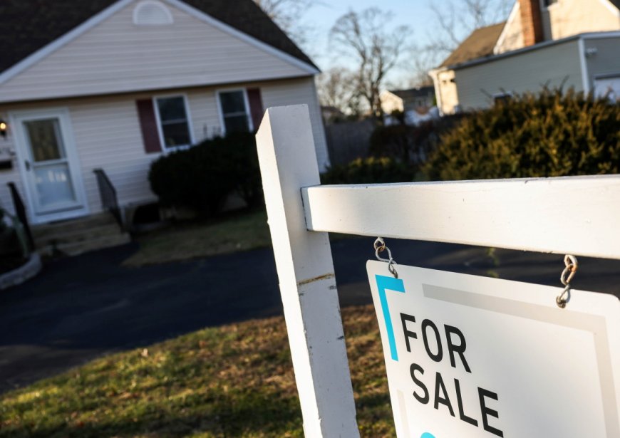 A standard 30-year mortgage dropped to an average of 6.47%, down from 6.73%