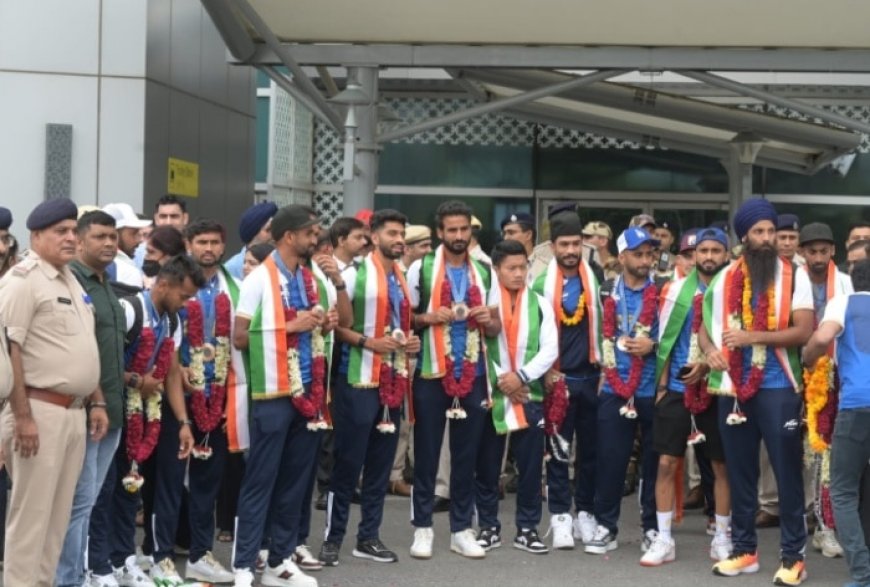 Indian Hockey Players Offer Prayers At Golden Temple After Paris Olympics 2024 Bronze – WATCH