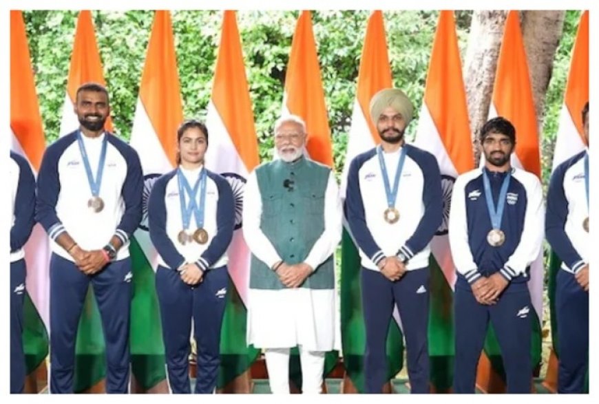 PM Narendra Modi Felicitates Paris Olympians On Independence Day, Receives Signed Jersey From Hockey Team