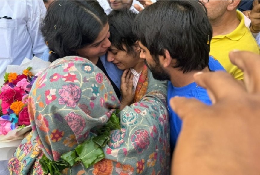 Sakshi Malik Consoles Tearful Vinesh Phogat After Indian Wrestler Returns To India Post Paris Olympics Heartbreak – WATCH