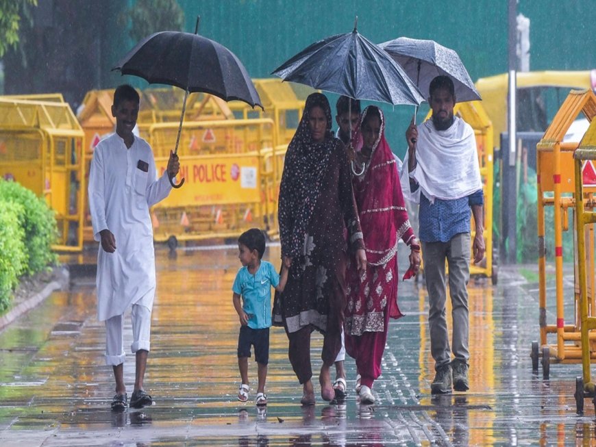 Delhi Rains Live: Heavy Downpour Lashes Parts of City, Triggers Severe Waterlogging Across National Capital