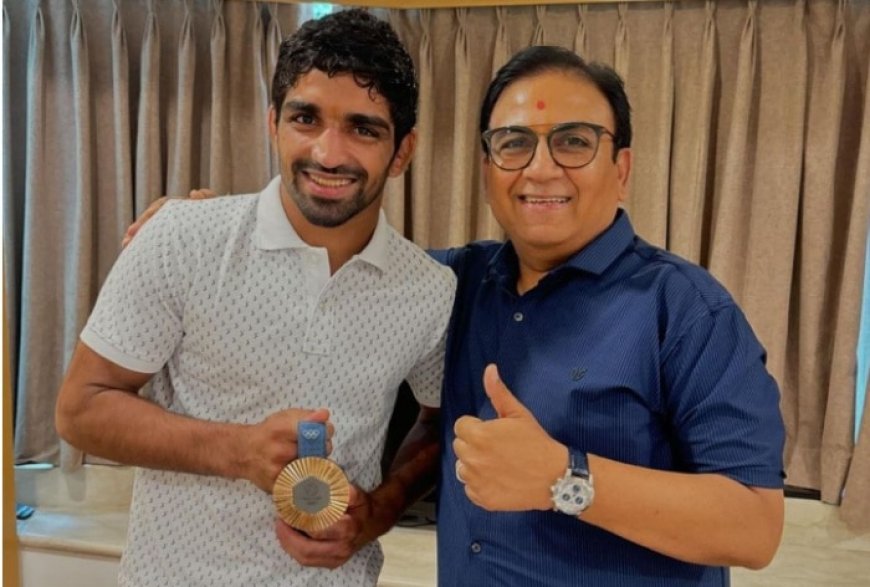 Tarak Mehta Ka Oolta Chashmah’s Dilip Joshi Presents Paris Olympics Medallist Aman Sehrawat With Special Gift – See PIC