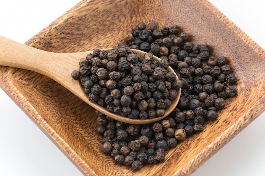 Black Pepper For Weight Loss: How Kali Mirch Can Help You Cut Those Extra Inches? 5 Ways to Know