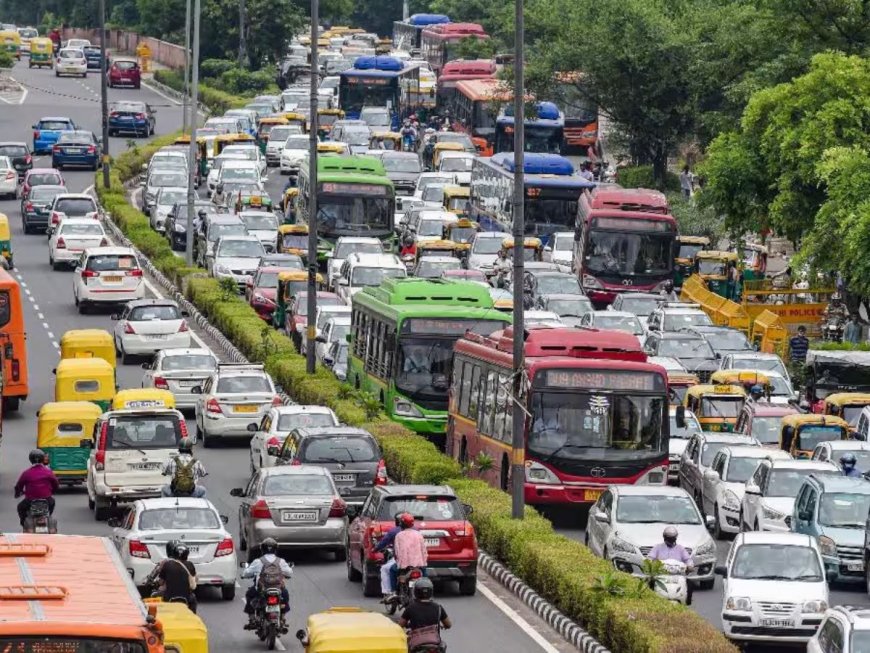 National Capital Witnesses Waterlogging After Rain, Delhi Police Issue Traffic Advisory; Check List Of Affected Routes