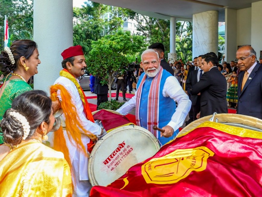 WATCH: PM Modi Plays The ‘Dhol’, Doesn’t Miss A Beat As Indian Diaspora Welcomes Him To Singapore