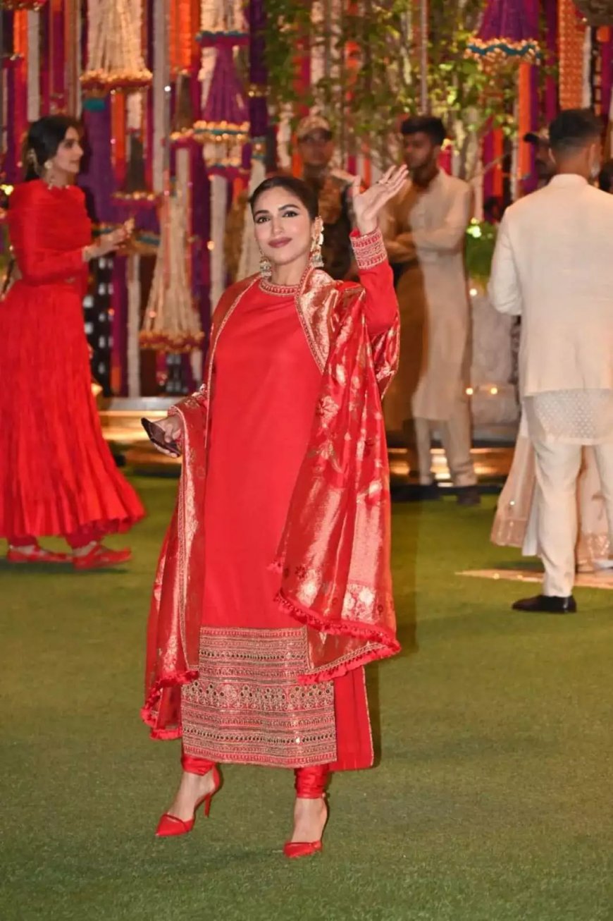 Fashion Face-Off: Kareena Kapoor Khan And Bhumi Pednekar Wear Same Red Plain Sabyasachi Suit on Ganesh Chaturthi, Who Looked Better?