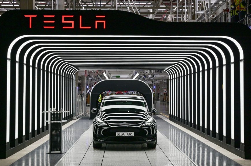 Analysts weigh in on Ford, praise Tesla