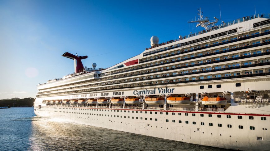 A look inside a Carnival Cruise Line crew cabin