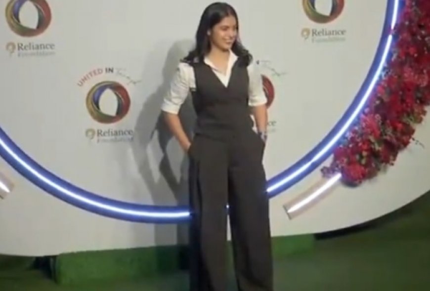 WATCH: Manu Bhaker, Indian Paris Olympics, Paralympics 2024 contingent arrive at Mukesh Ambani’s Antilia for reception organised by Nita Ambani